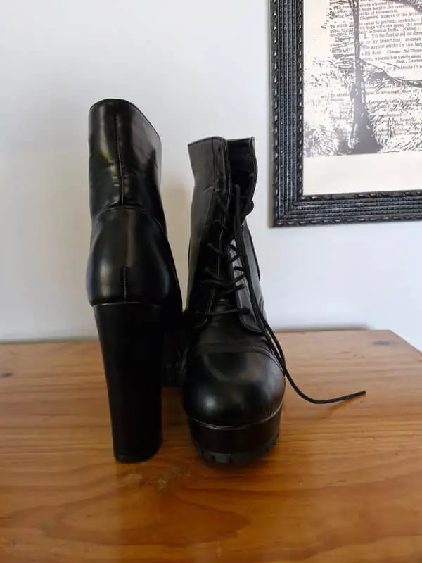 Black heel boots