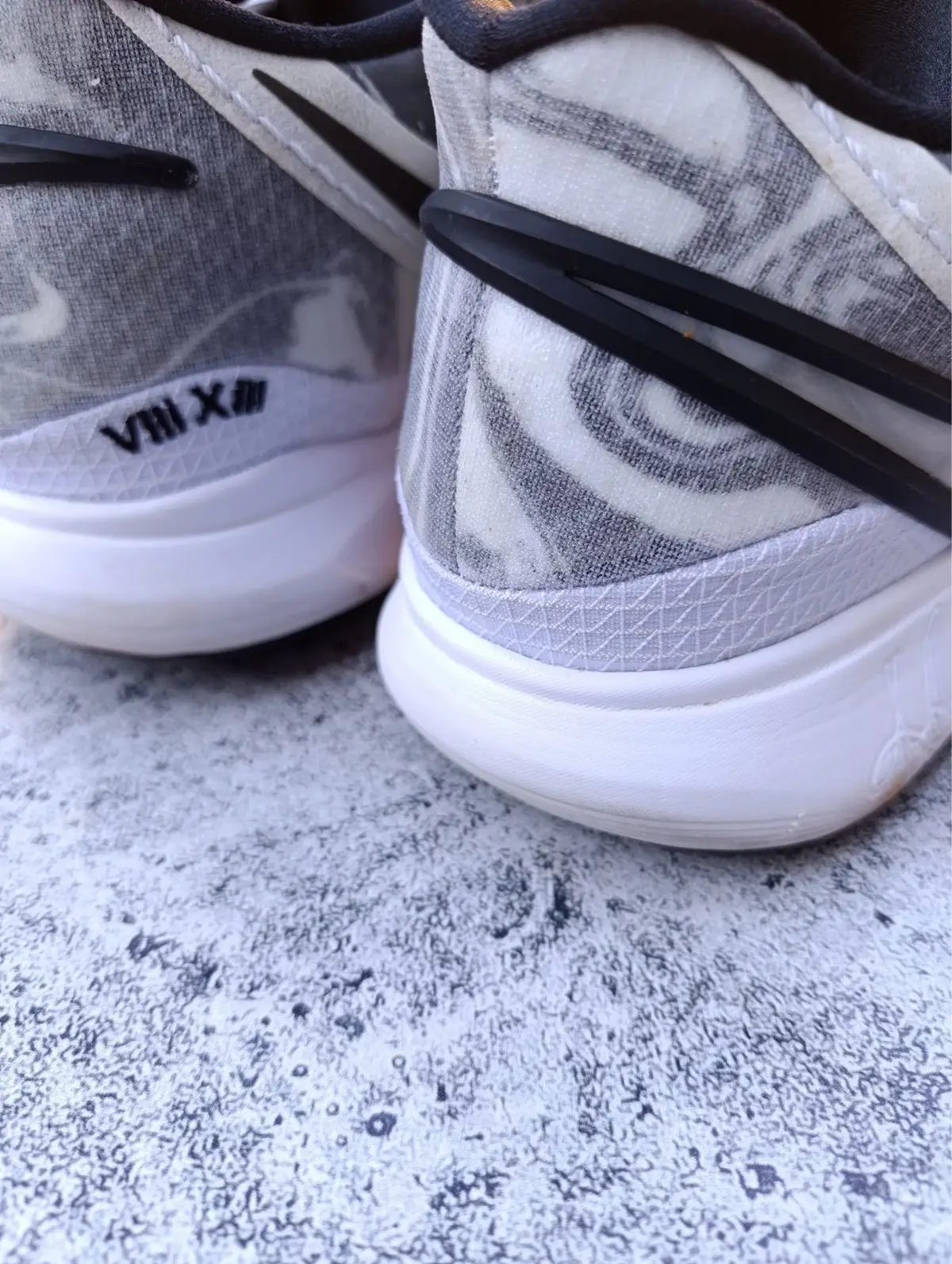 Nike Kyrie Infinity Basketball Sneakers Grey White Black UK 11