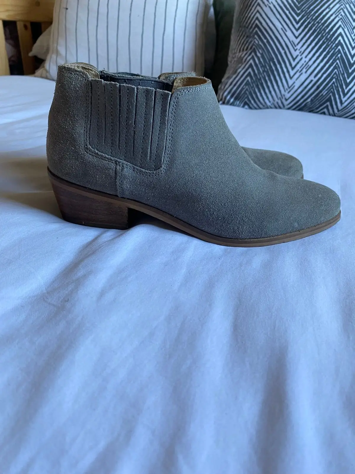 Rare Earth Grey Suede Ankle Chelsea Boots Size 39