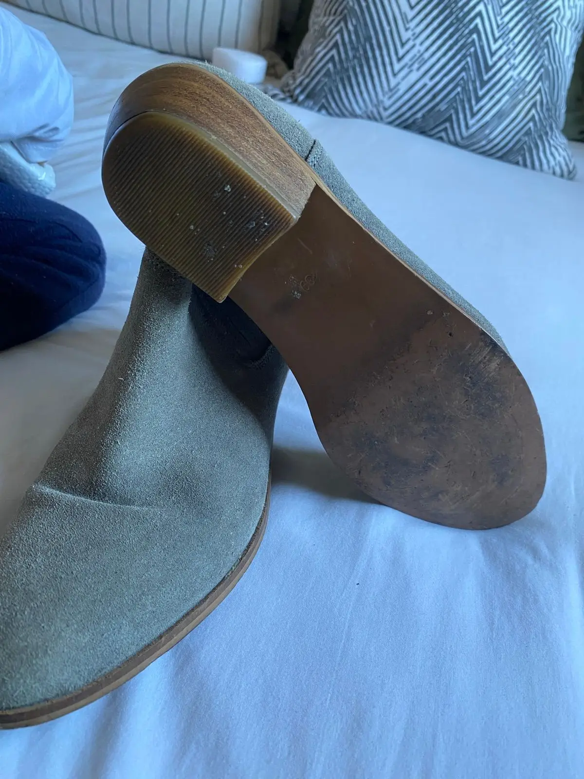 Rare Earth Grey Suede Ankle Chelsea Boots Size 39