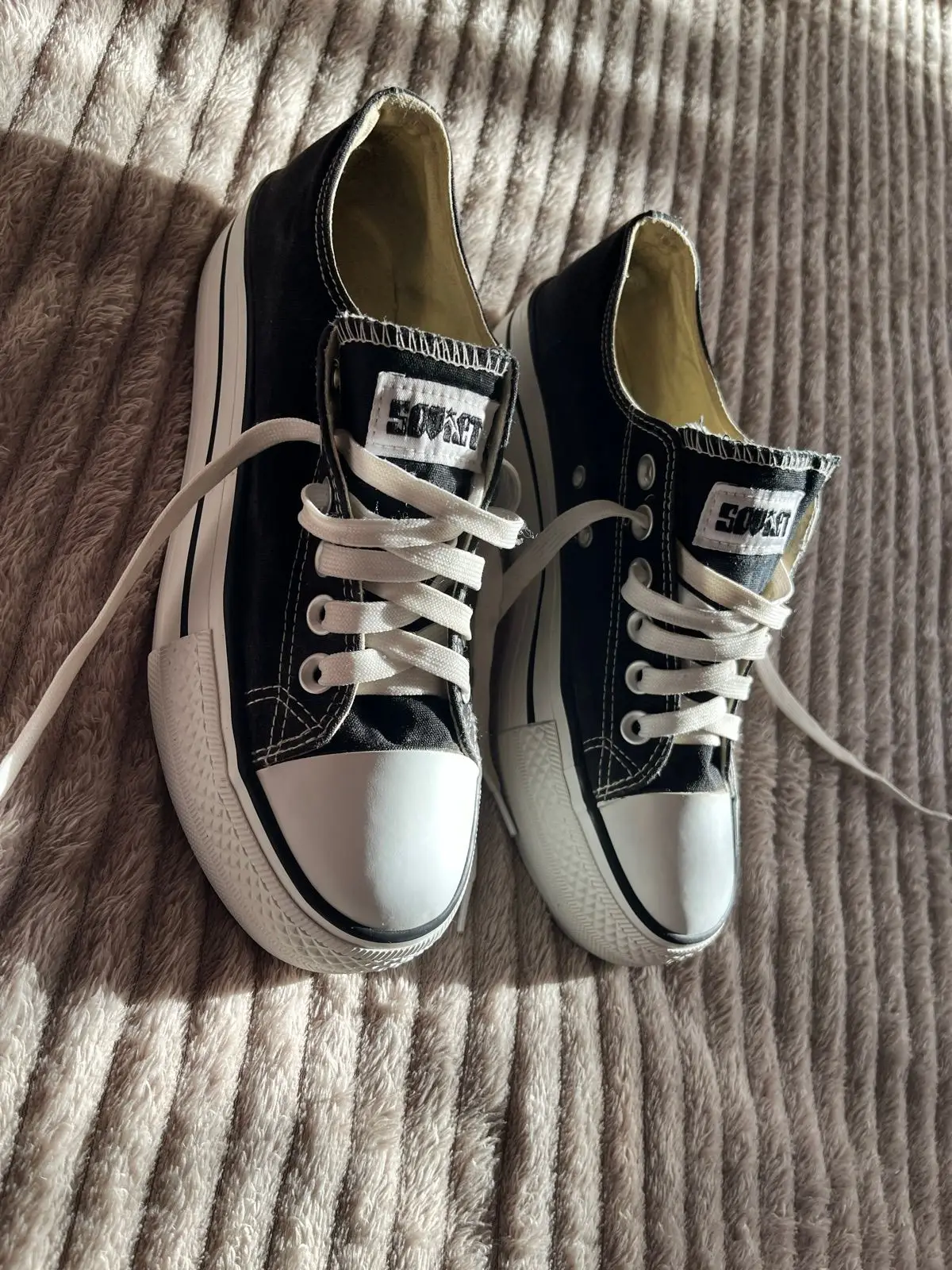 Soviet Black Low-Top Canvas Sneakers Size 8