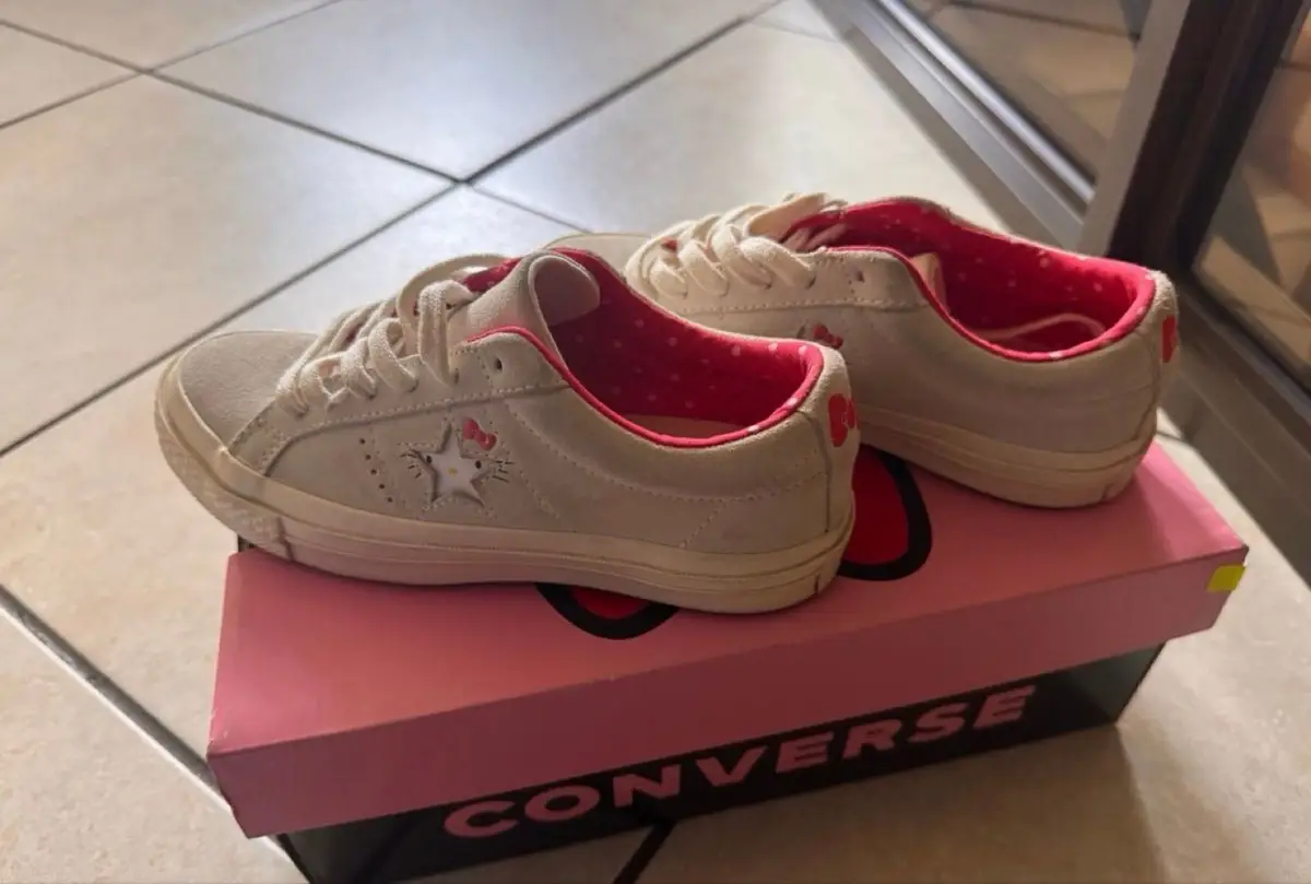Converse One Star Low Hello Kitty Sneakers