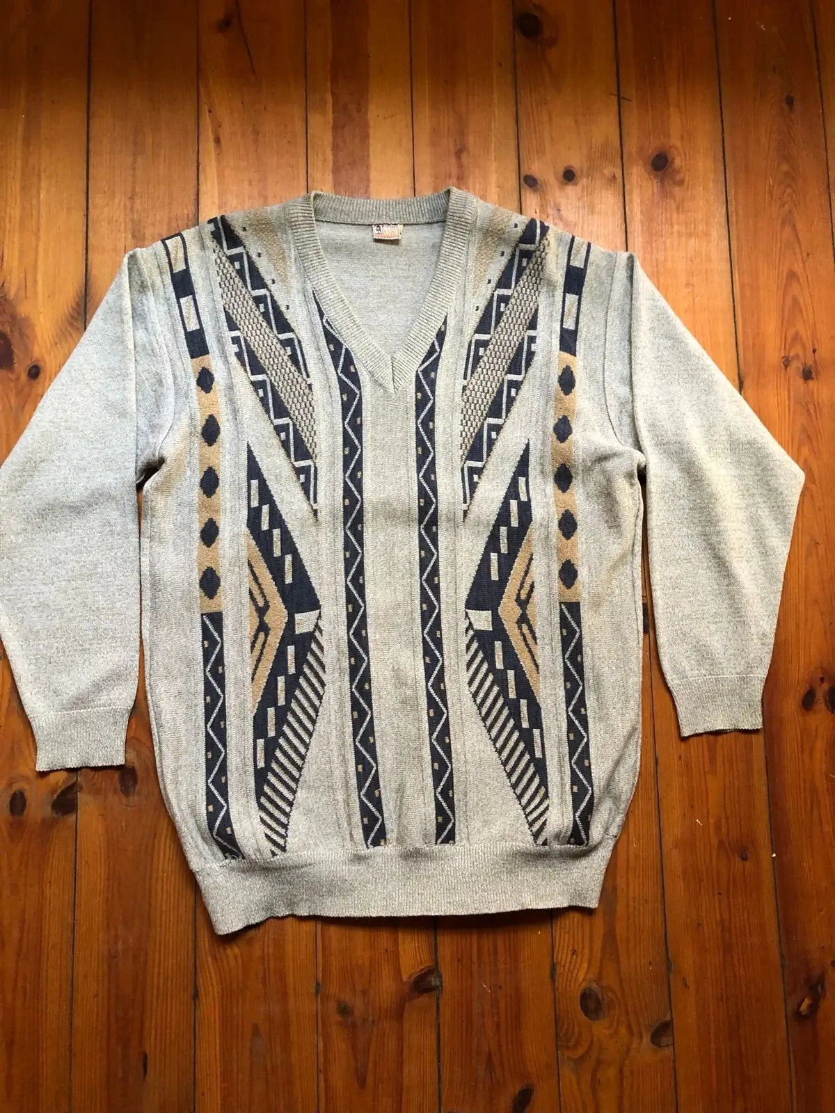 Vintage Geometric Pattern V-Neck Sweater Grey