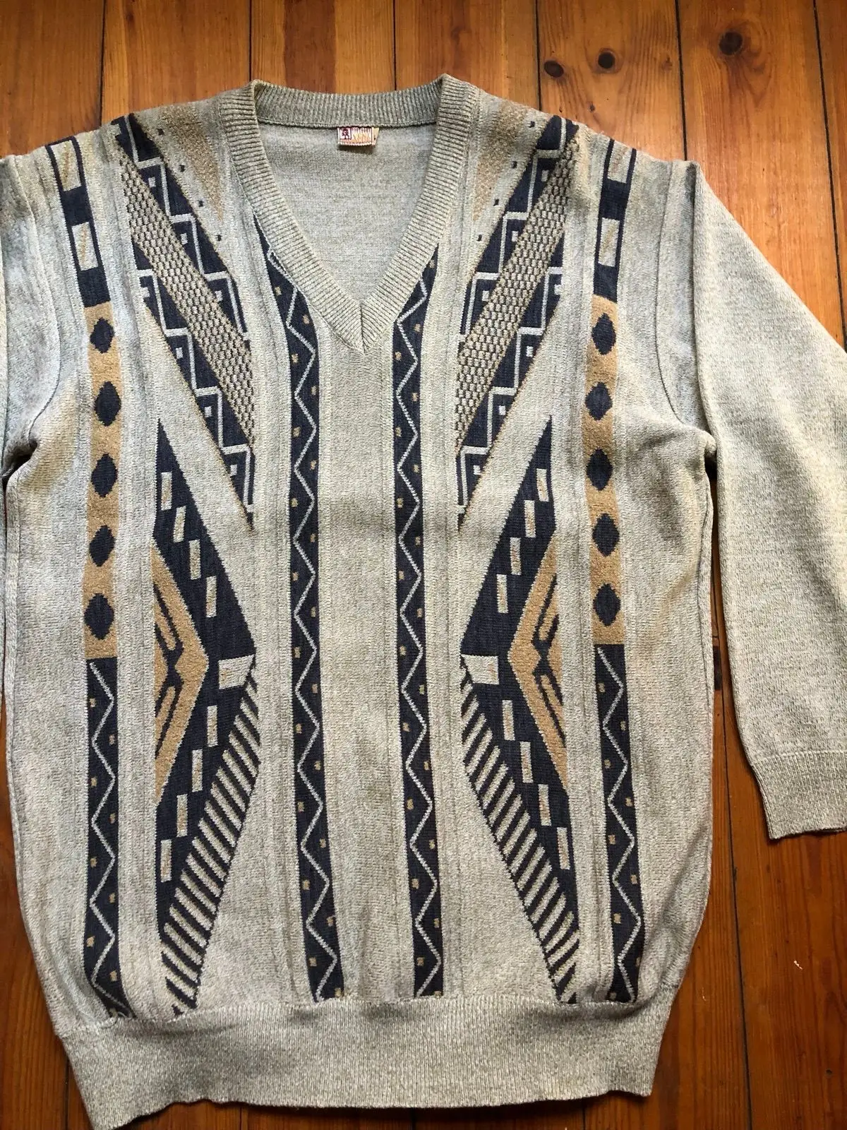 Vintage Geometric Pattern V-Neck Sweater Grey