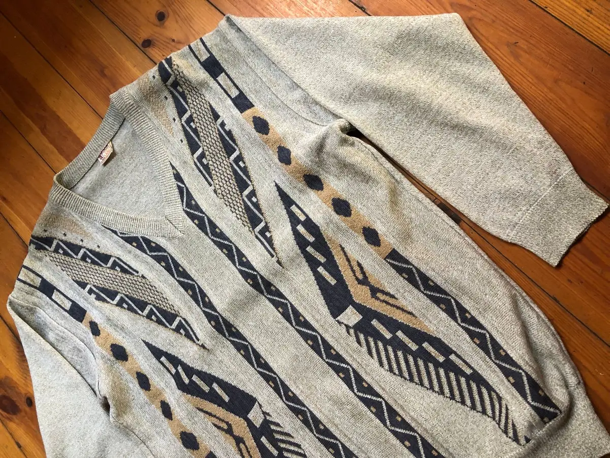Vintage Geometric Pattern V-Neck Sweater Grey