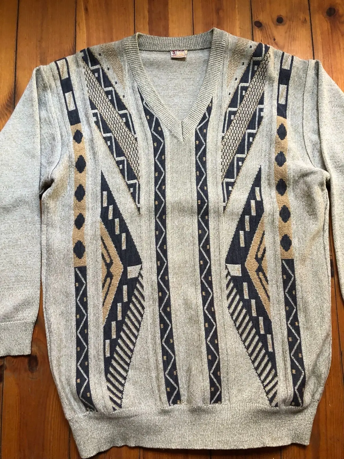 Vintage Geometric Pattern V-Neck Sweater Grey
