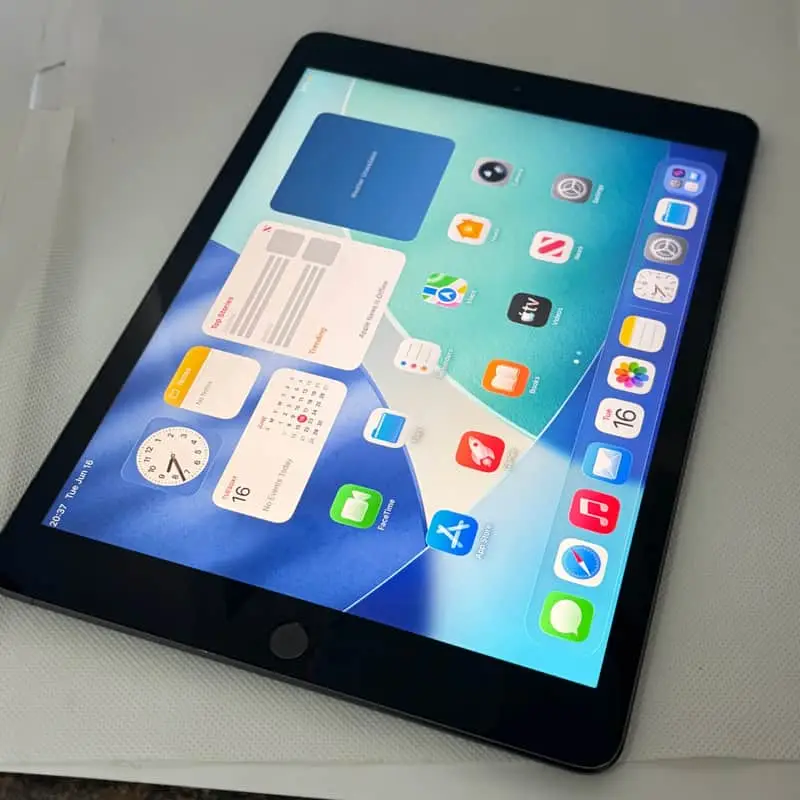 Apple iPad 8th gen,128gb