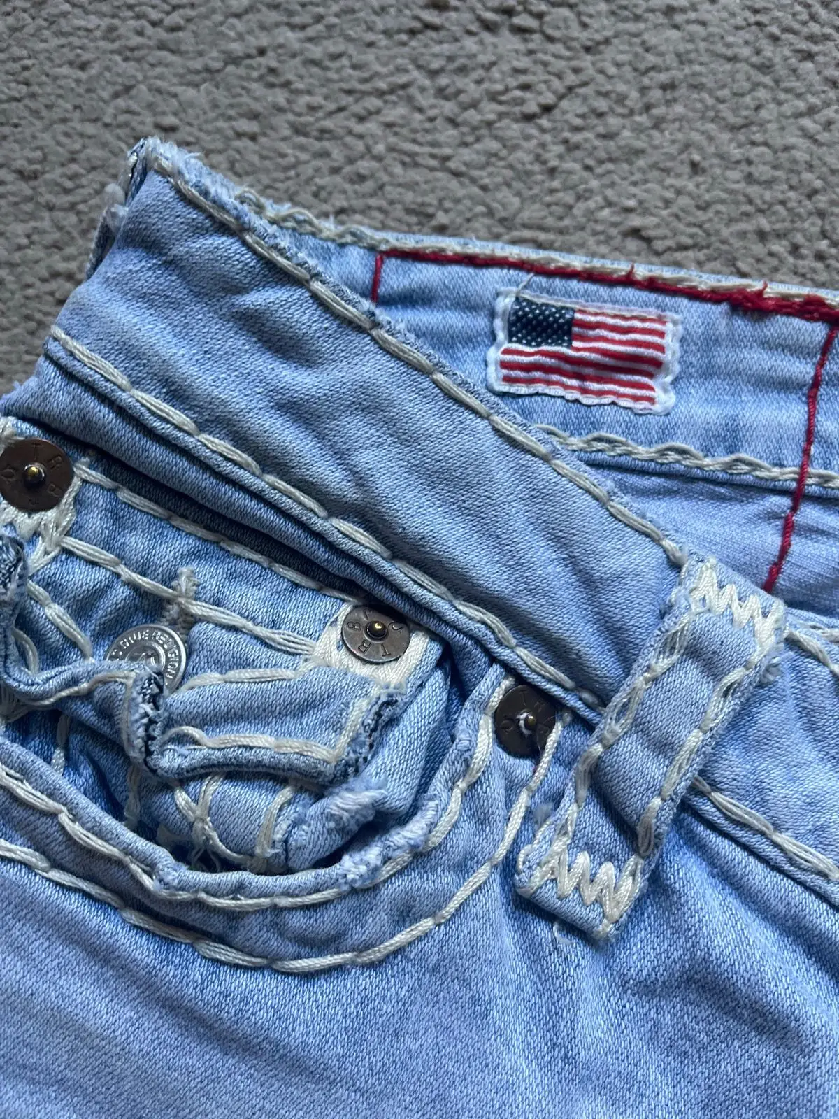 True Religion Light Wash Distressed Jeans Size 29