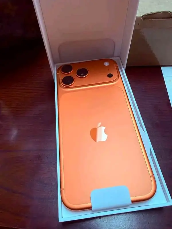 & Other Stories Brand new iphone 17 pro max  Gb512 Battery health 100%