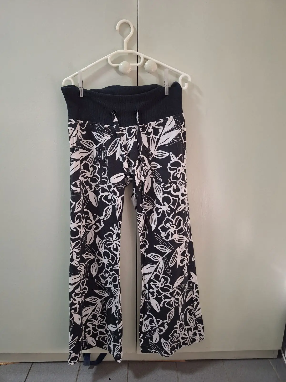 Black and White Floral Lounge Pants