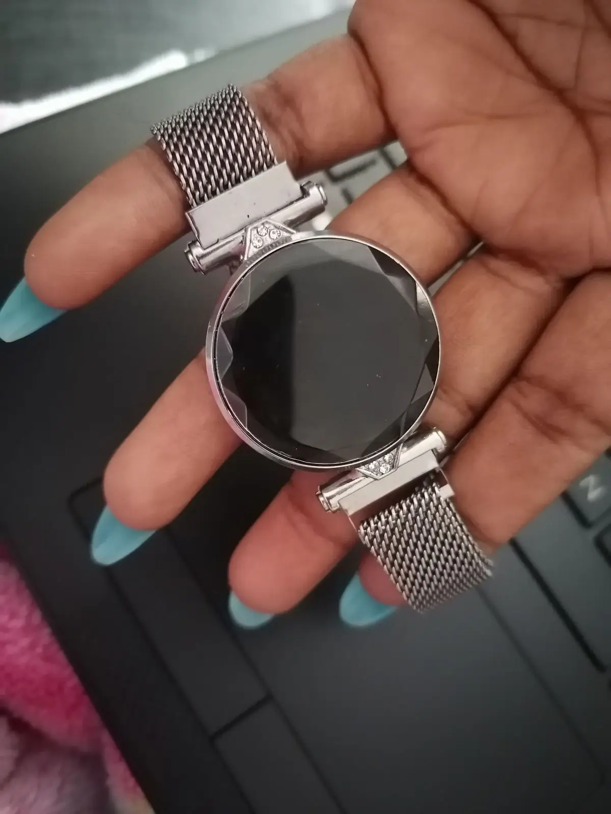 Silver Mesh Strap Wristwatch