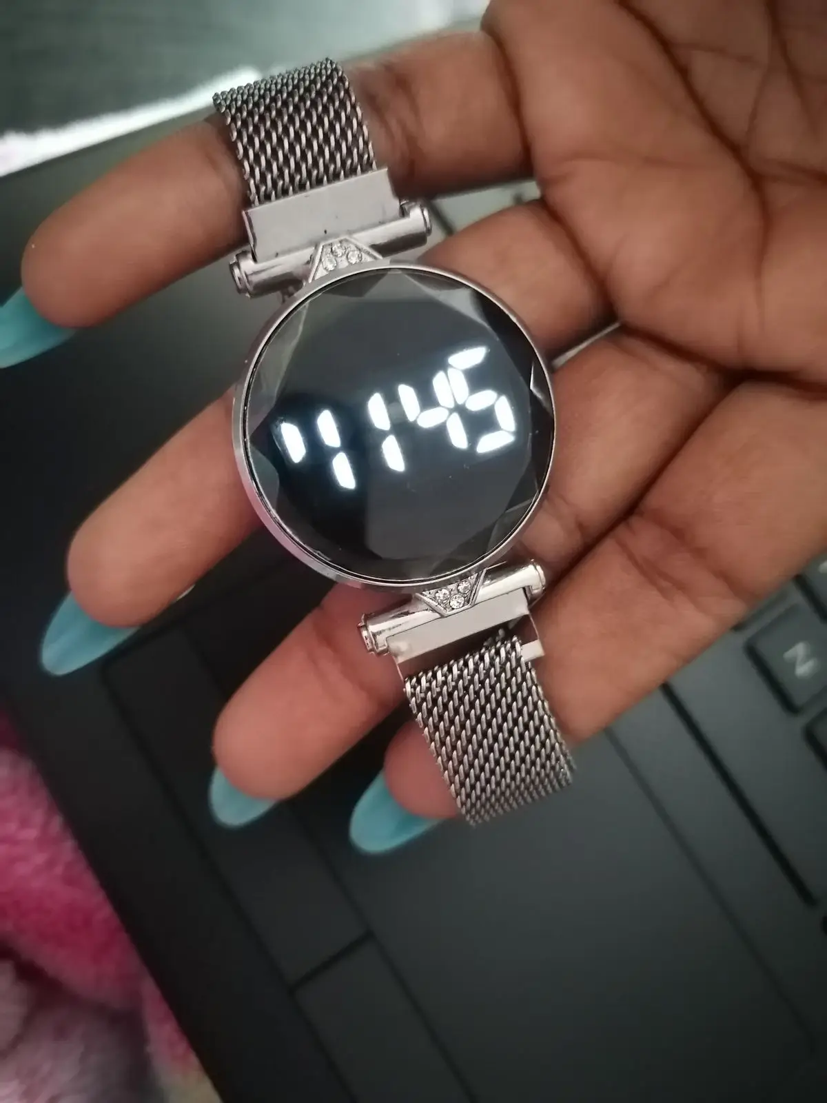 Silver Mesh Strap Wristwatch