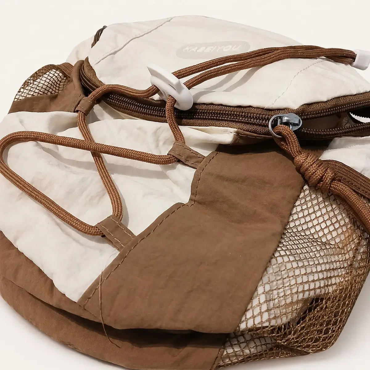 Kabeiyou Brown and Off-White Backpack
