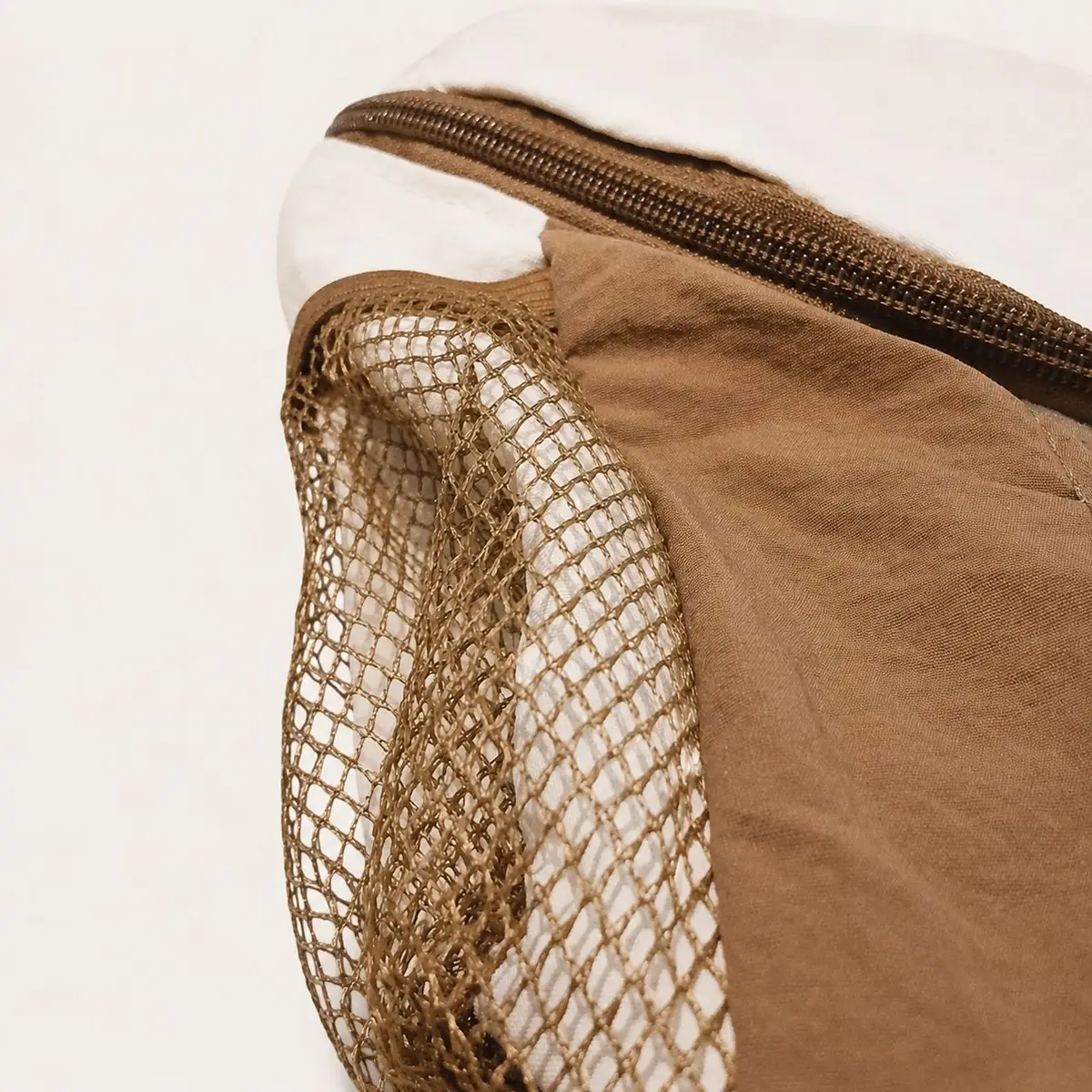 Kabeiyou Brown and Off-White Backpack