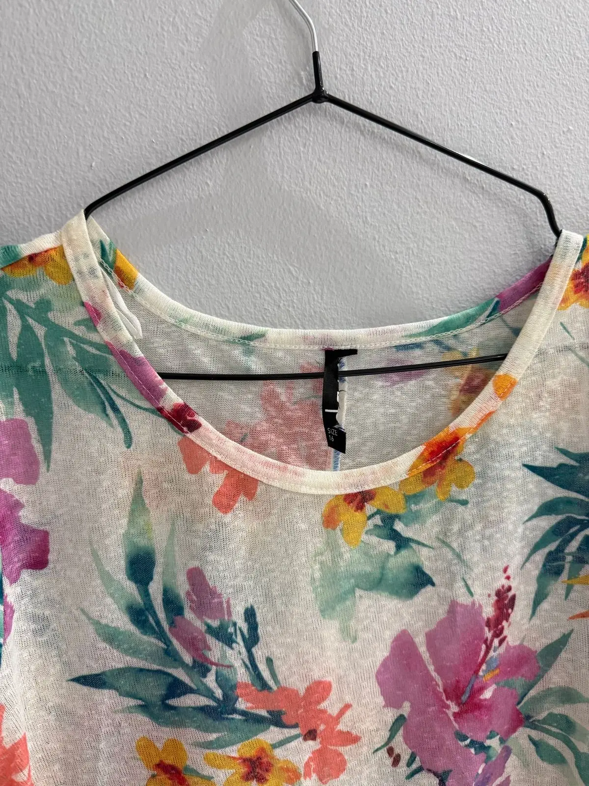 Floral Print Lightweight Top Size 16