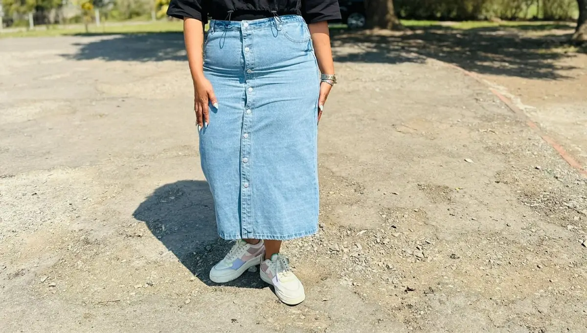 Truworths Light Wash Denim Midi Skirt Size 16