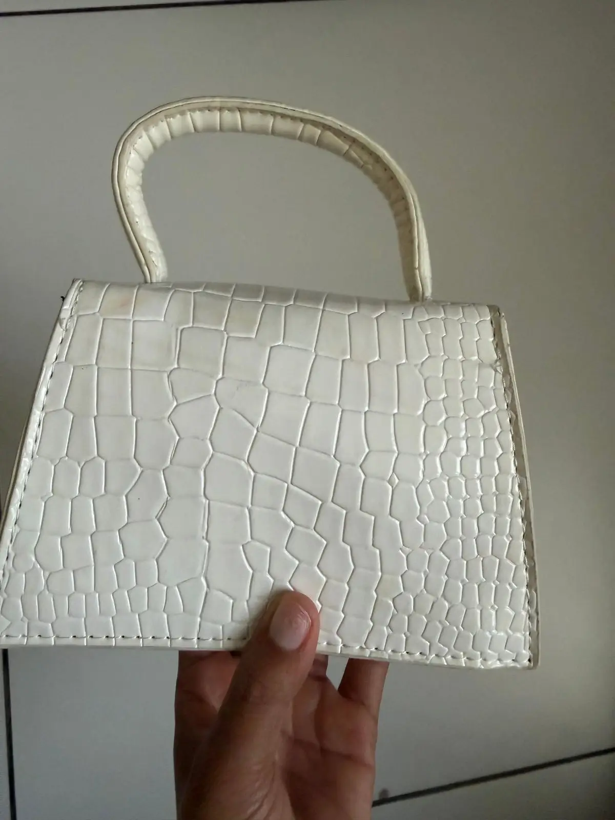 Shein White Crocodile-Embossed Handbag with Top Handle