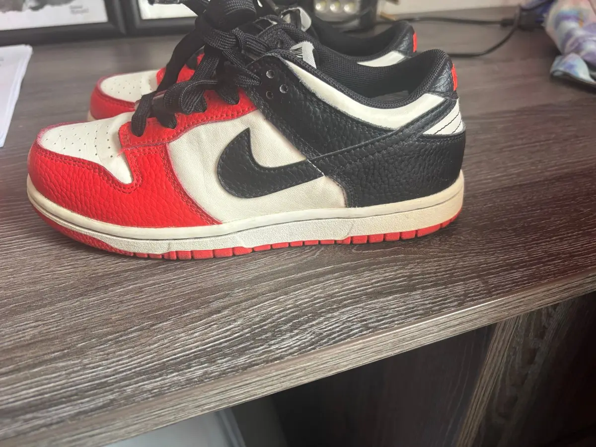 Nike Air Jordan 1 High Chicago Colorway