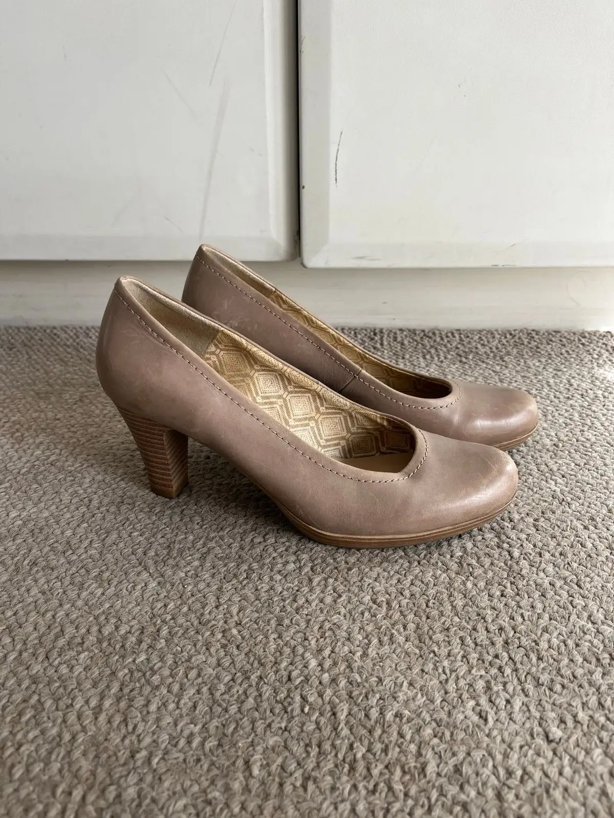 Beige Leather Platform Heels Size 6
