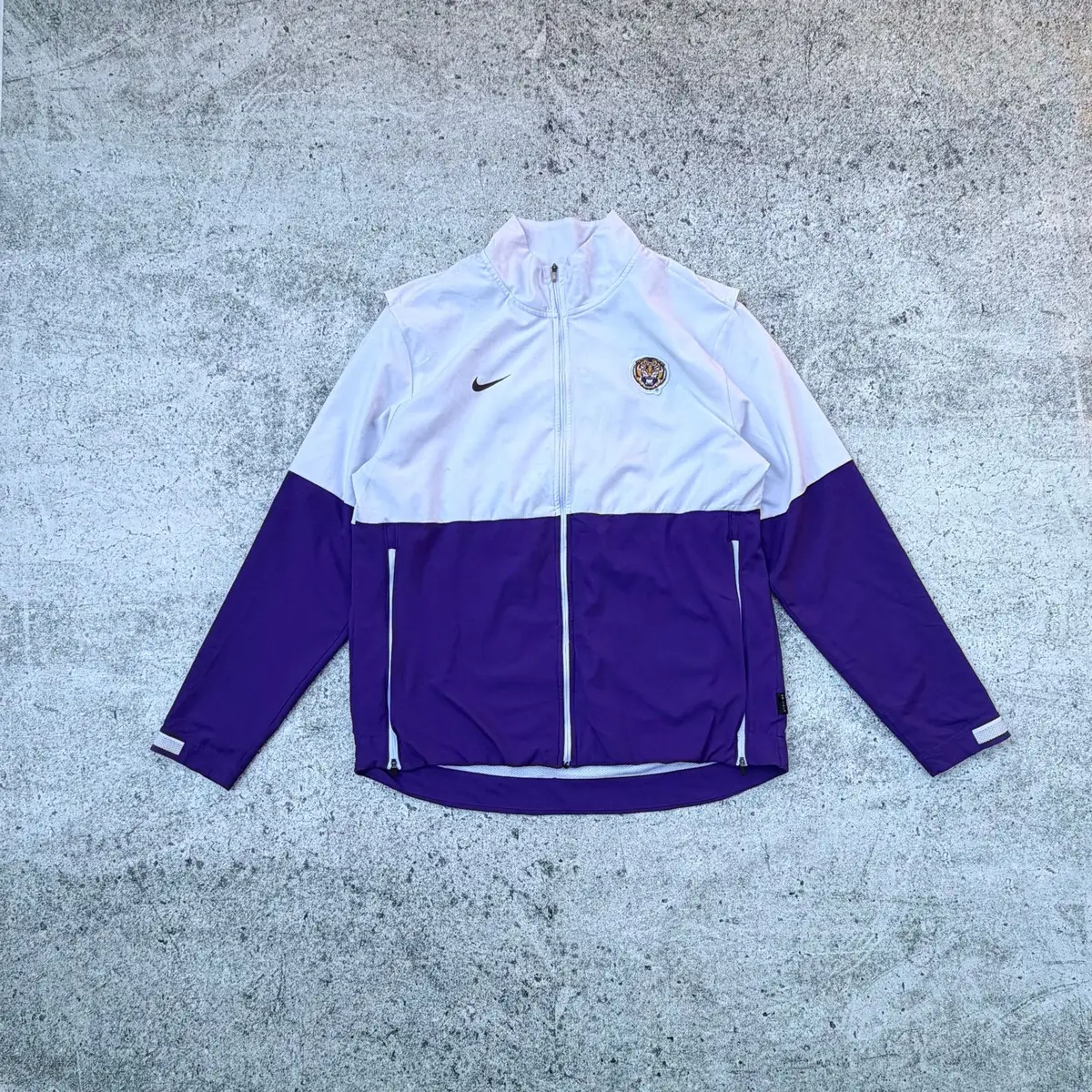 Nike Sneakers — Size L