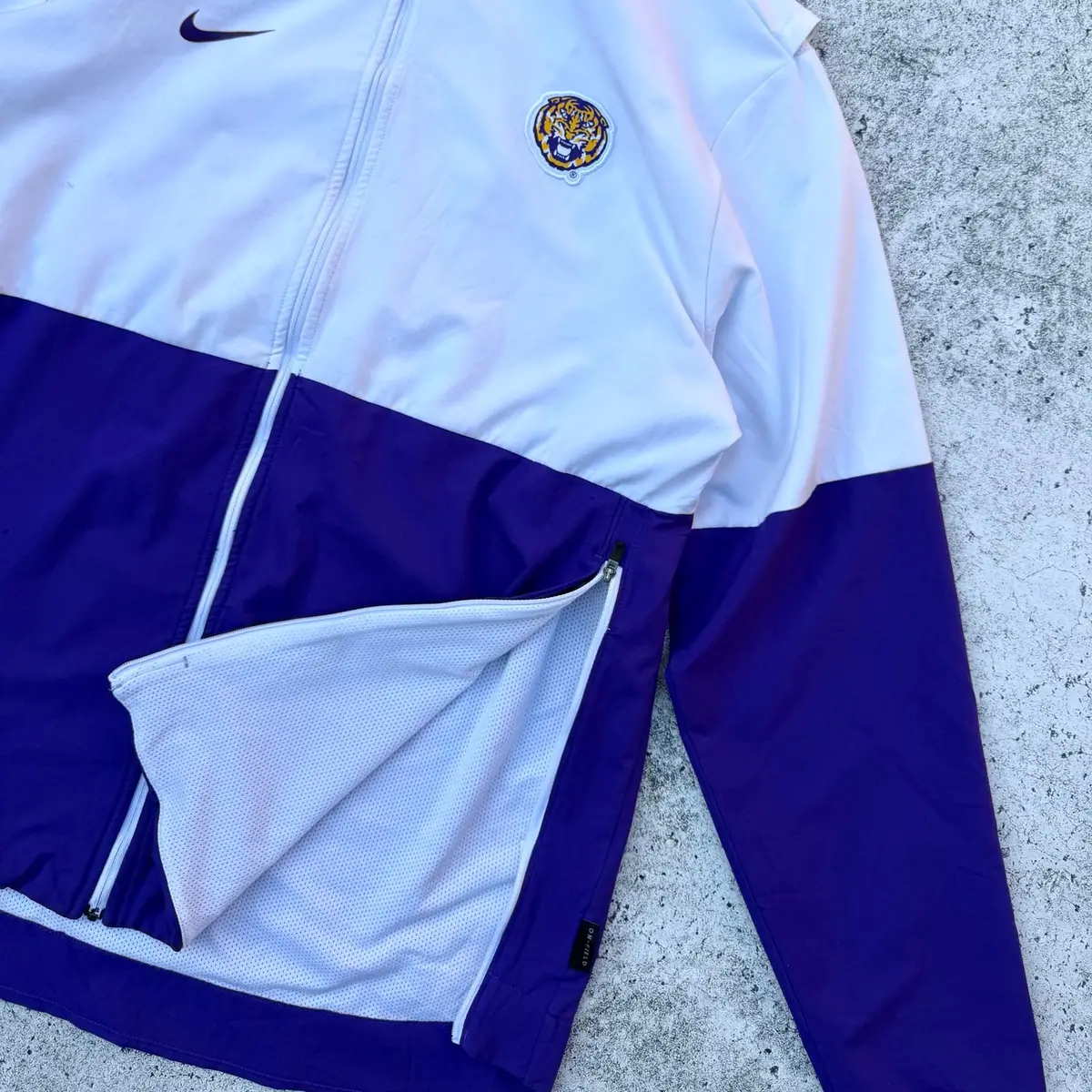 Nike Sneakers — Size L