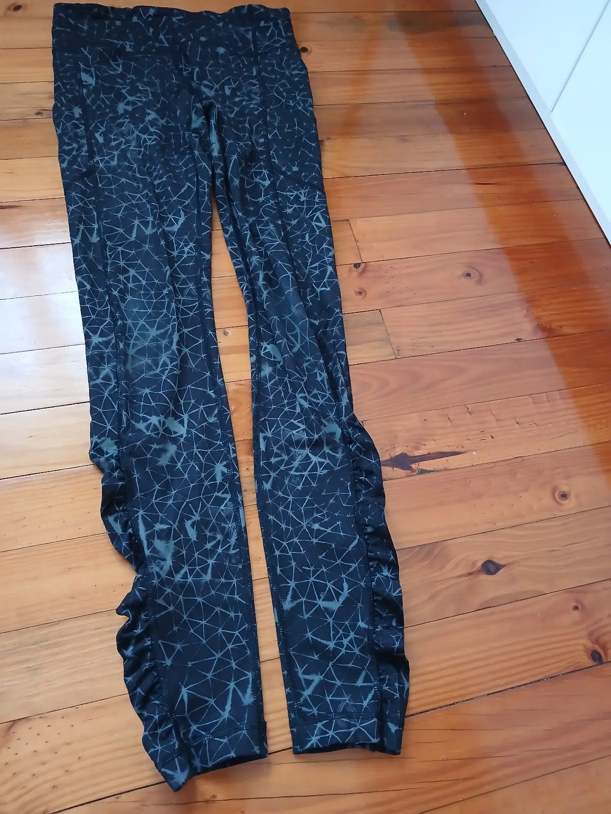 Lululemon Patterned Athletic Leggings Size 6