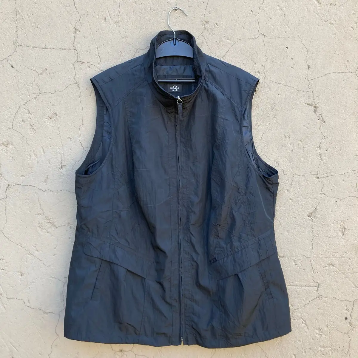Vera Wang Black Sleeveless Zip Vest