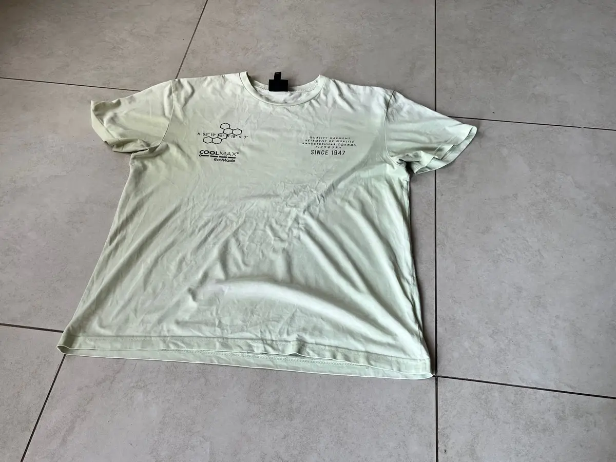 H&M CoolMax Graphic T-Shirt Light Green