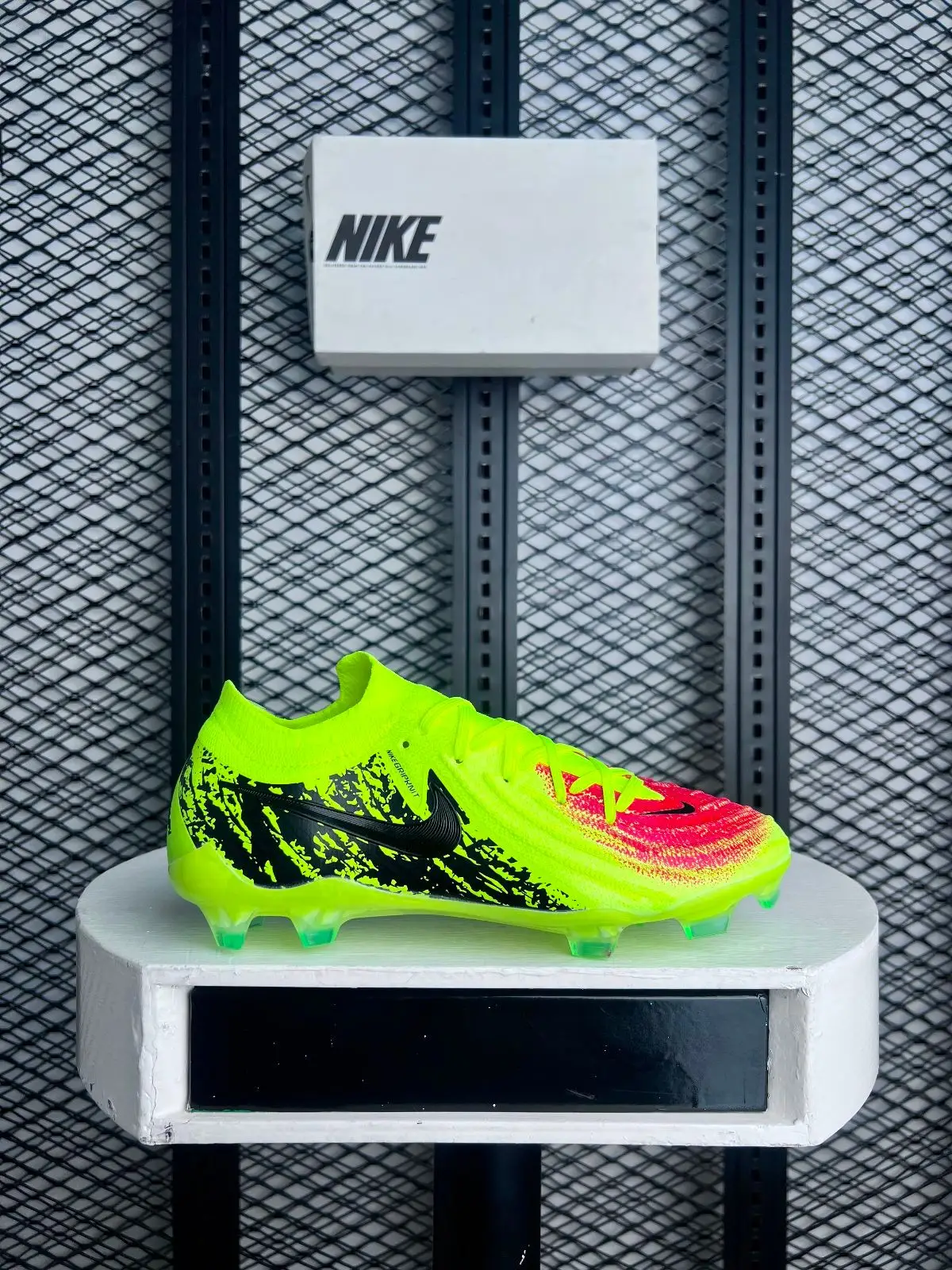 Nike Football Boots Volt Pink