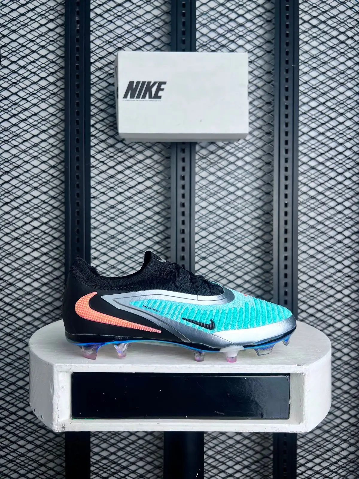 Nike Football Boots Volt Pink