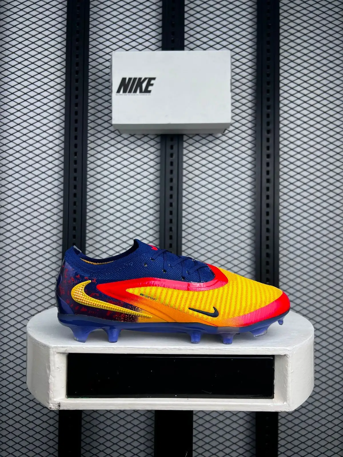 Nike Football Boots Volt Pink