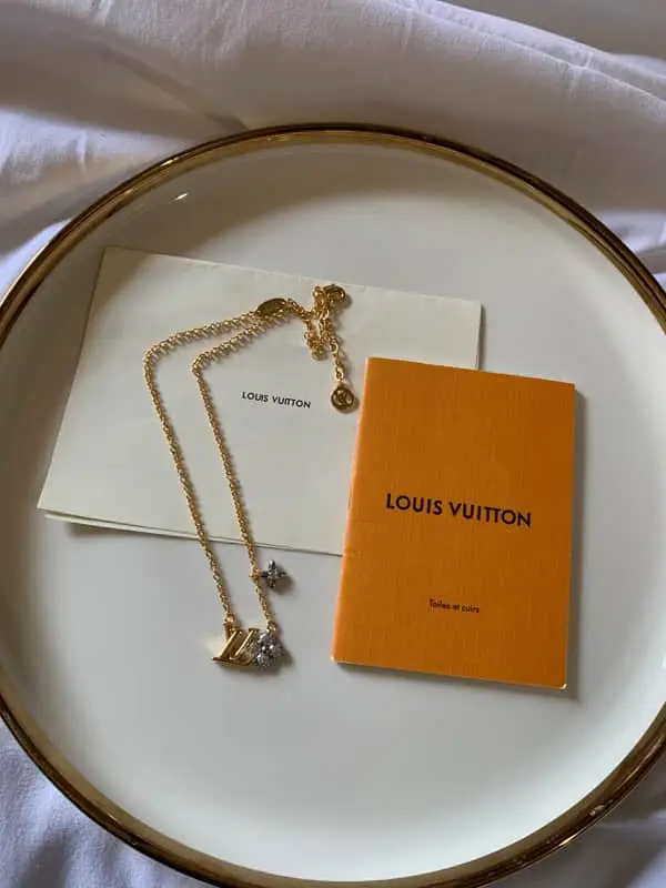 Louis Vuitton L.V necklace