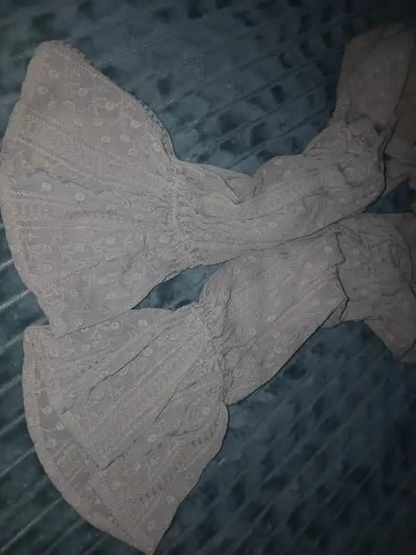 Flowy cream top