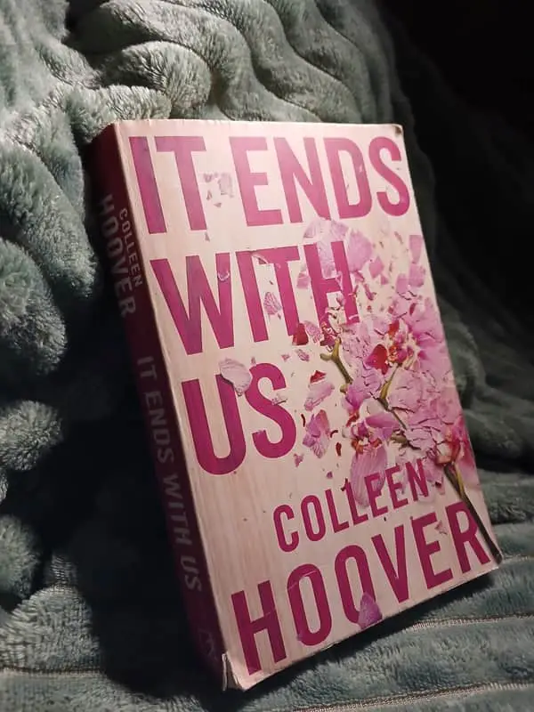 & Other Stories Classic Book "It ends with us"