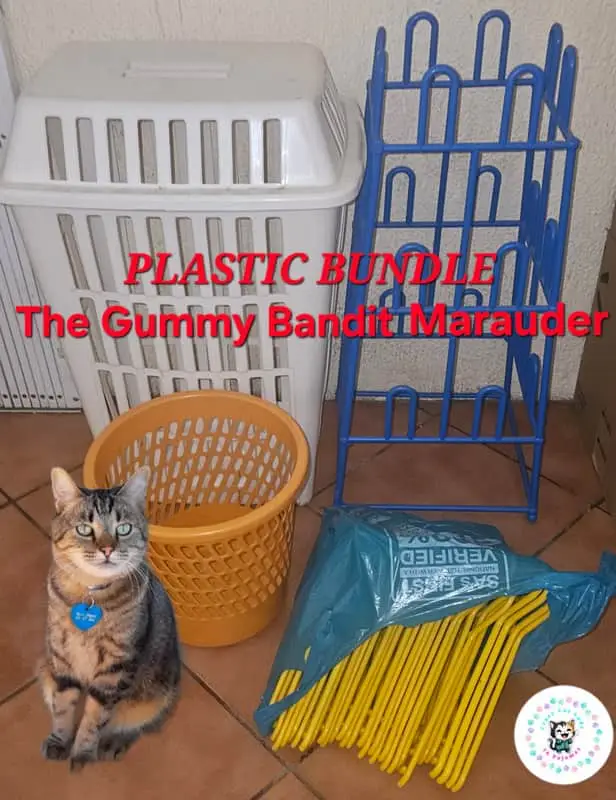 Vintage Plastic Bundle 4 Pcs