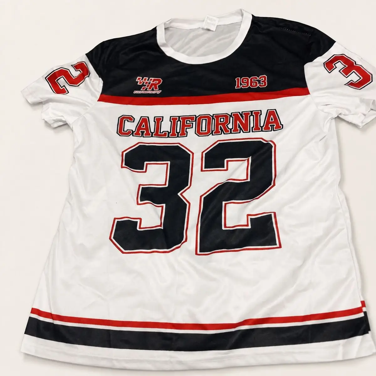 California 32 Sports Graphic T-Shirt