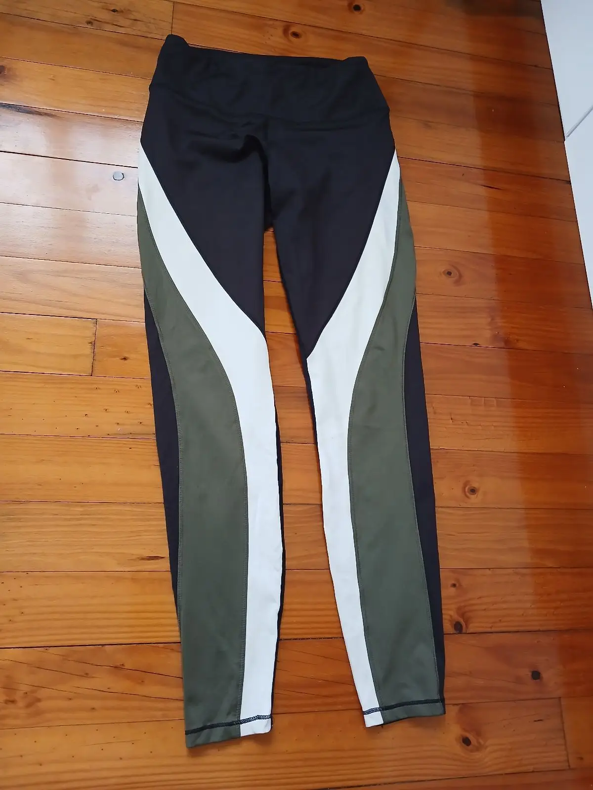 H&M Activewear Colorblock Leggings Black Olive