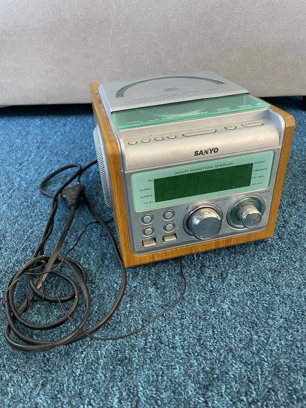 Sanyo Dual Alarm CD Clock Radio RM-20900