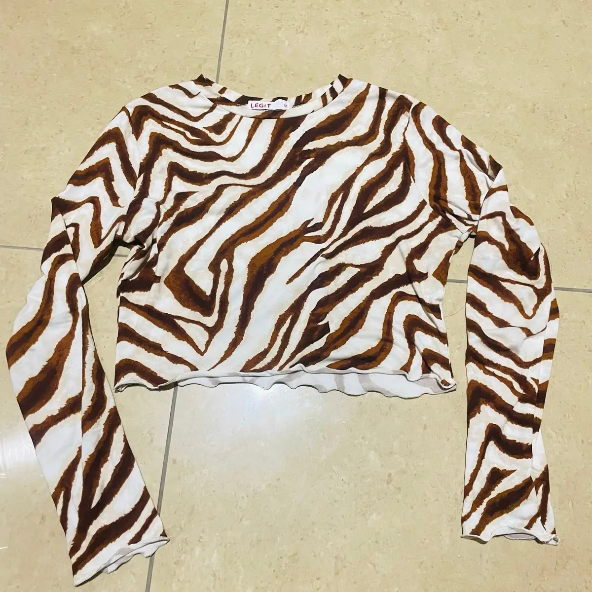 LEGiT Animal Print Long Sleeve Crop Top