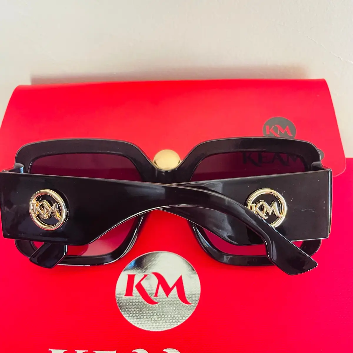 Keamo Black Sunglasses with Case