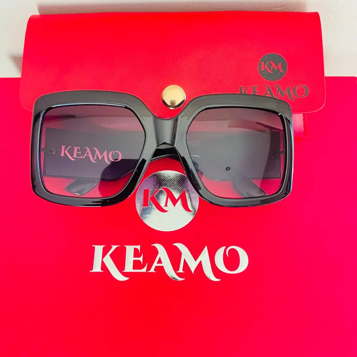 Keamo Black Sunglasses with Case