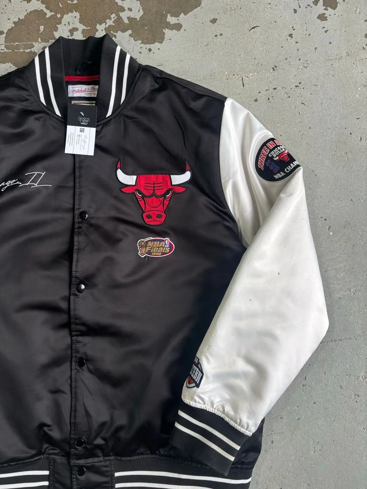 Mitchell & Ness Chicago Bulls Satin Varsity Jacket