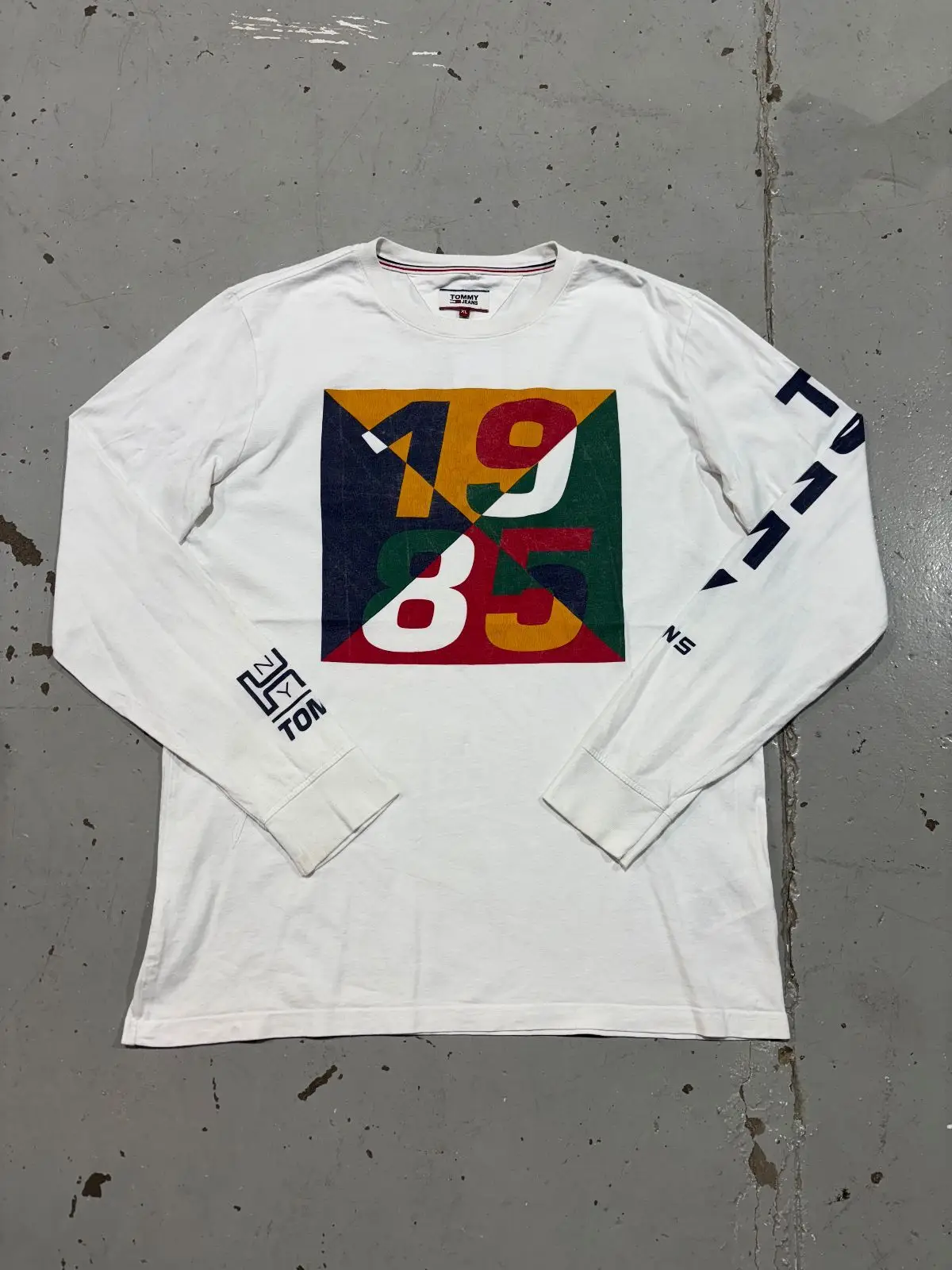 Tommy Hilfiger Tommy Jeans 1985 Graphic Long-Sleeve T-Shirt White