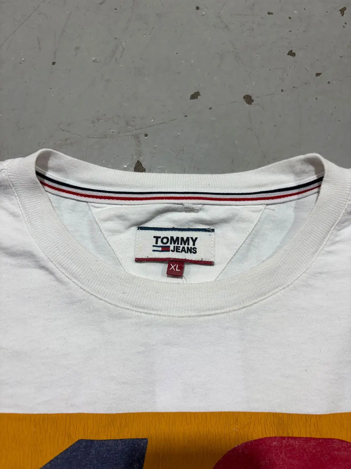 Tommy Jeans 1985 Graphic Long-Sleeve T-Shirt White