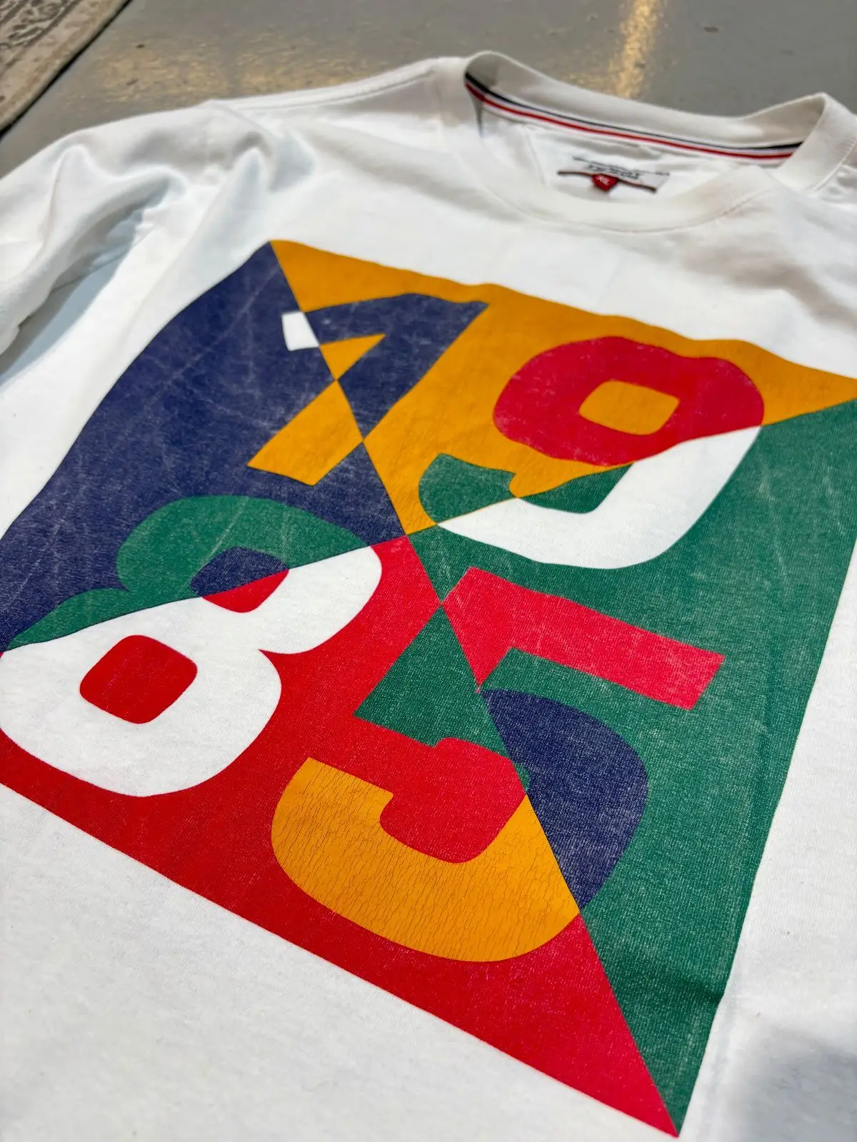 Tommy Jeans 1985 Graphic Long-Sleeve T-Shirt White
