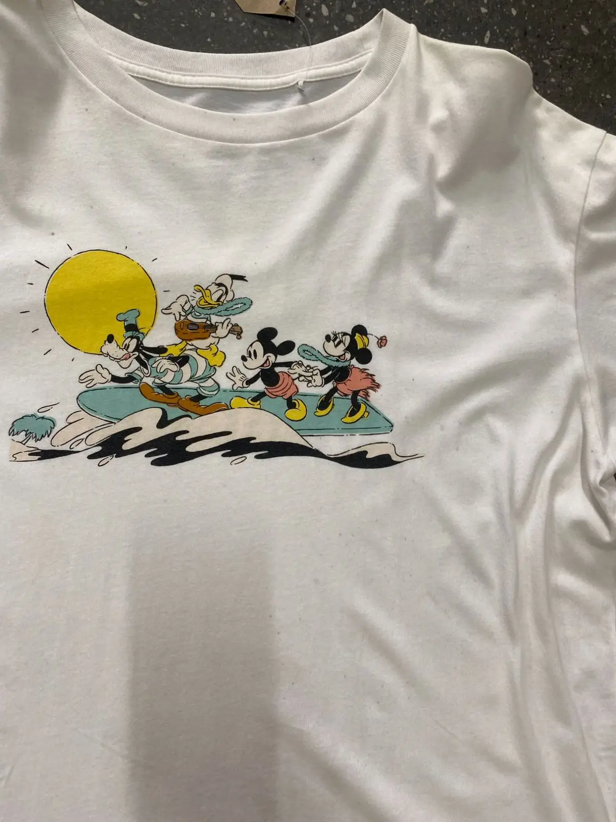 Uniqlo Disney Surfing Graphic T-Shirt White Large