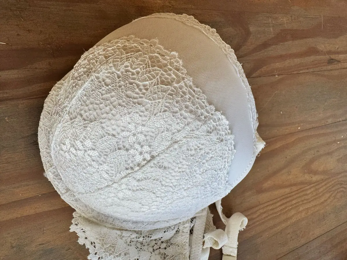 White Lace Push-Up Bra
