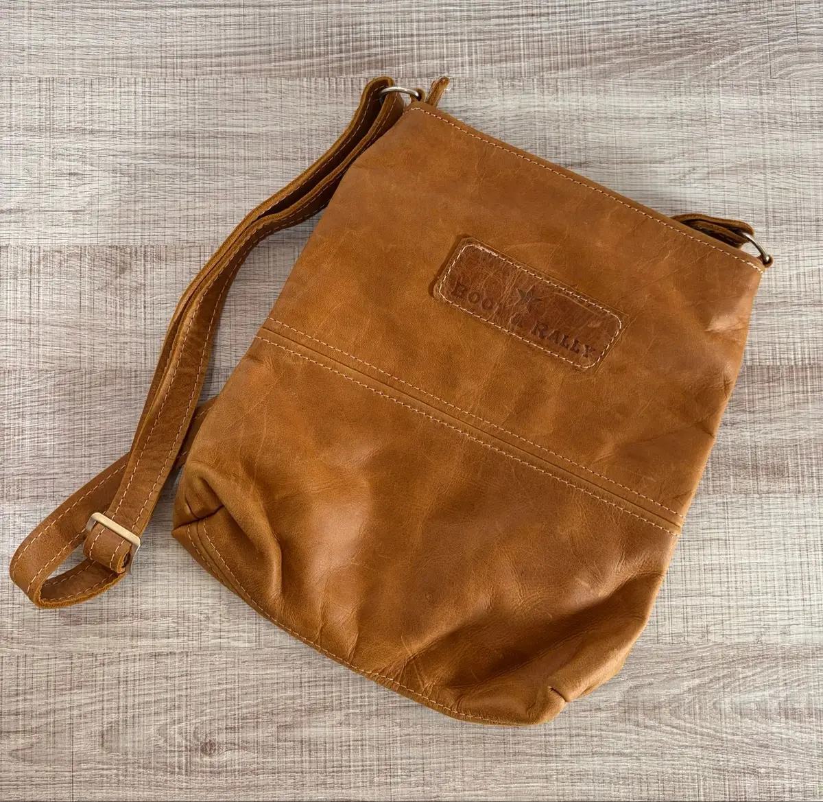 Boom & Rally Tan Leather Shoulder Bag