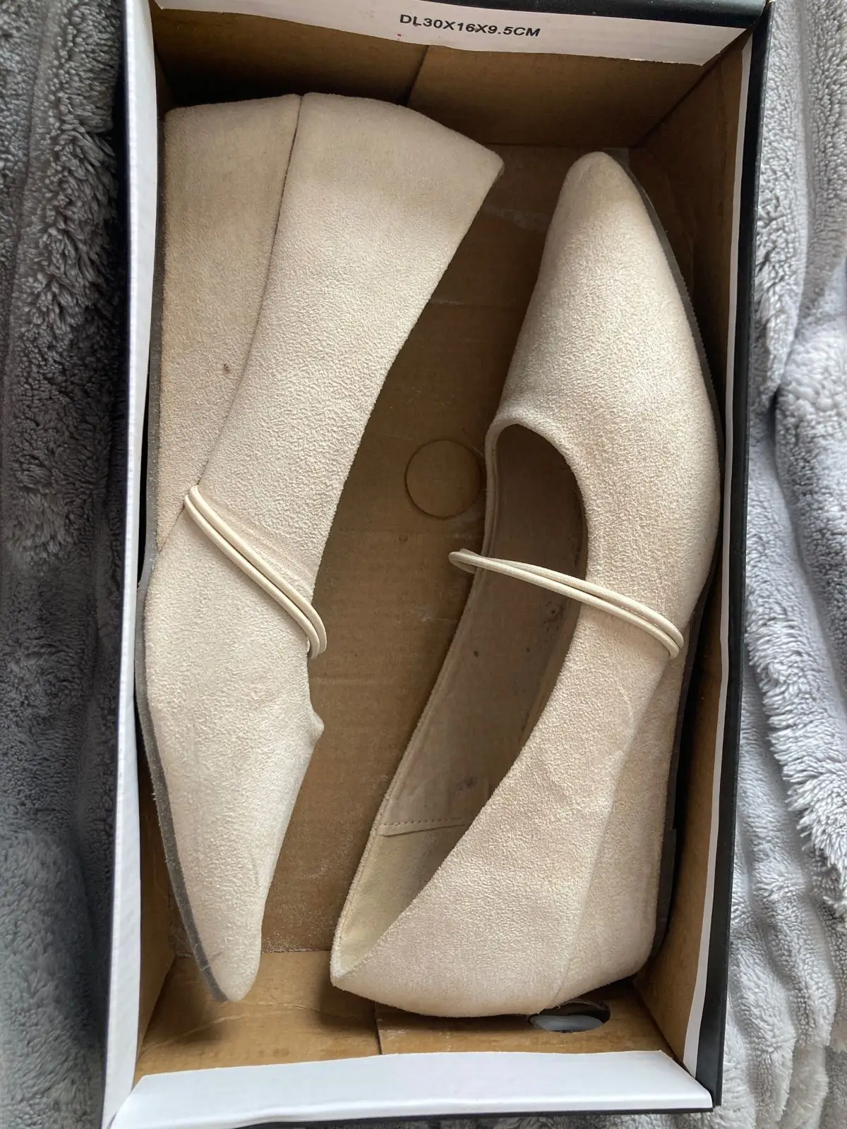 SHEIN Beige Pointed-Toe Wedge Heels Size 5