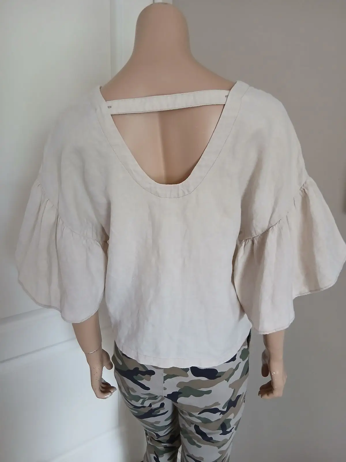 Country Road Cream Linen Top with Ruffled Sleeves